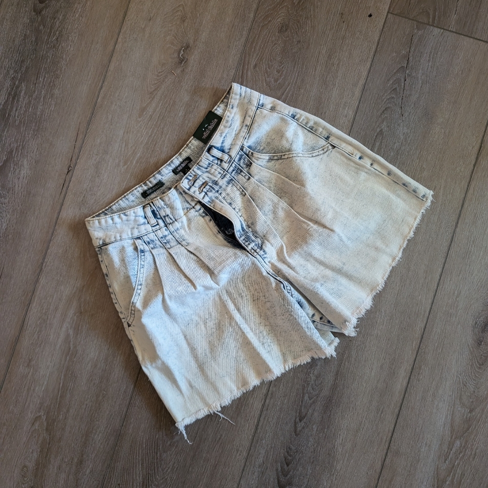 Wild Fable denim distressed blue shorts 10 w30"